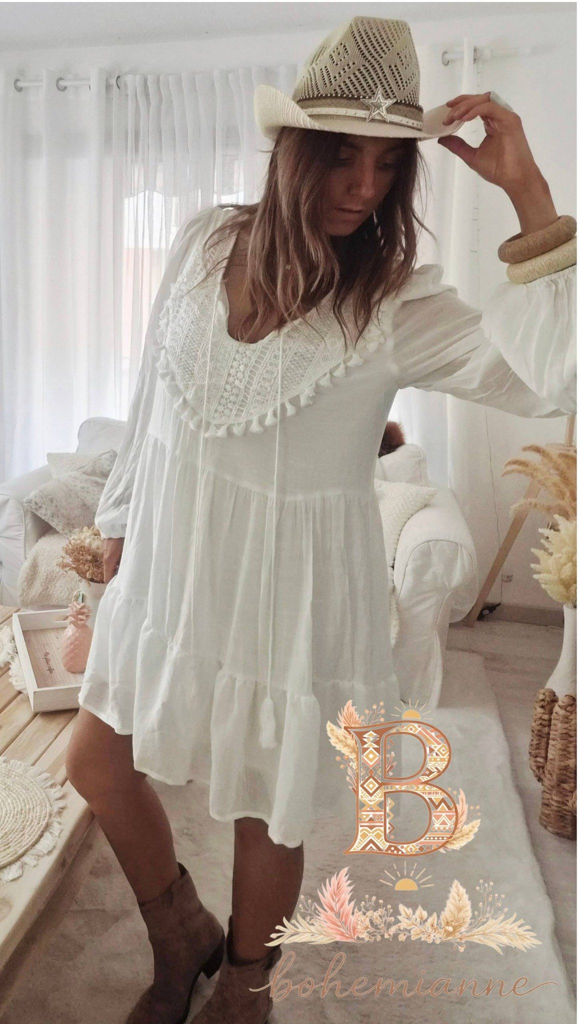 Robe femme évasée fluide style bohème blanche à pompons manches longues