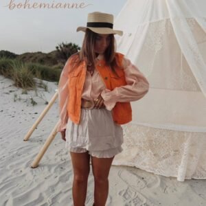 Gilet sans manches orange Sunset Canyon effet coupé style bohème chic porté avec blouse
