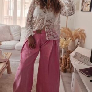 Jean wide leg rose style californien Sunset Malibu en coton porté avec blouse bohème chic