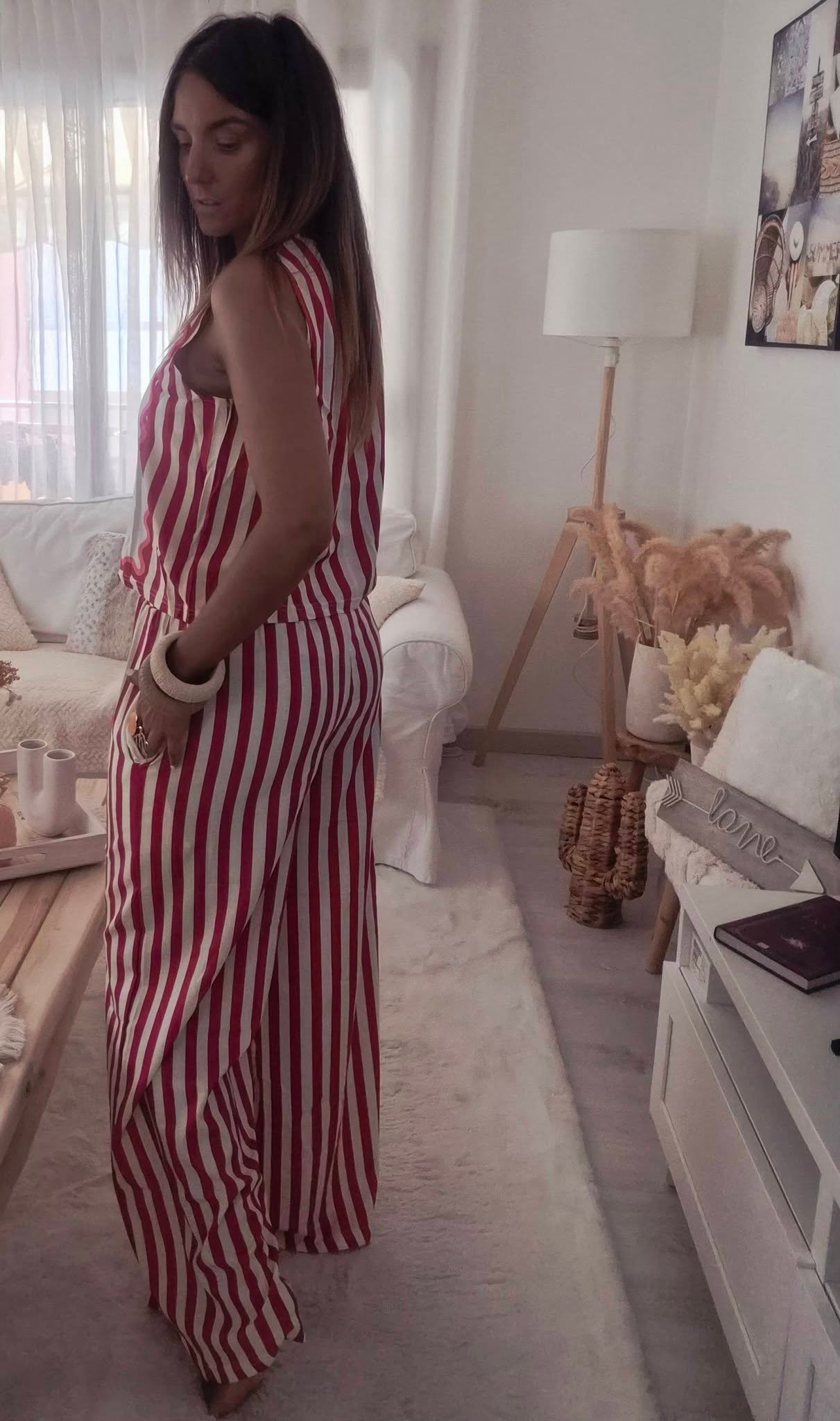 Ensemble femme rouge et blanc à rayures composé d'un débardeur avec imprimé homard et d'un pantalon fluide en polyester, disponible en plusieurs tailles.