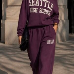 Ensemble jogging femme prune avec sweat col bateau et pantalon assorti style américain