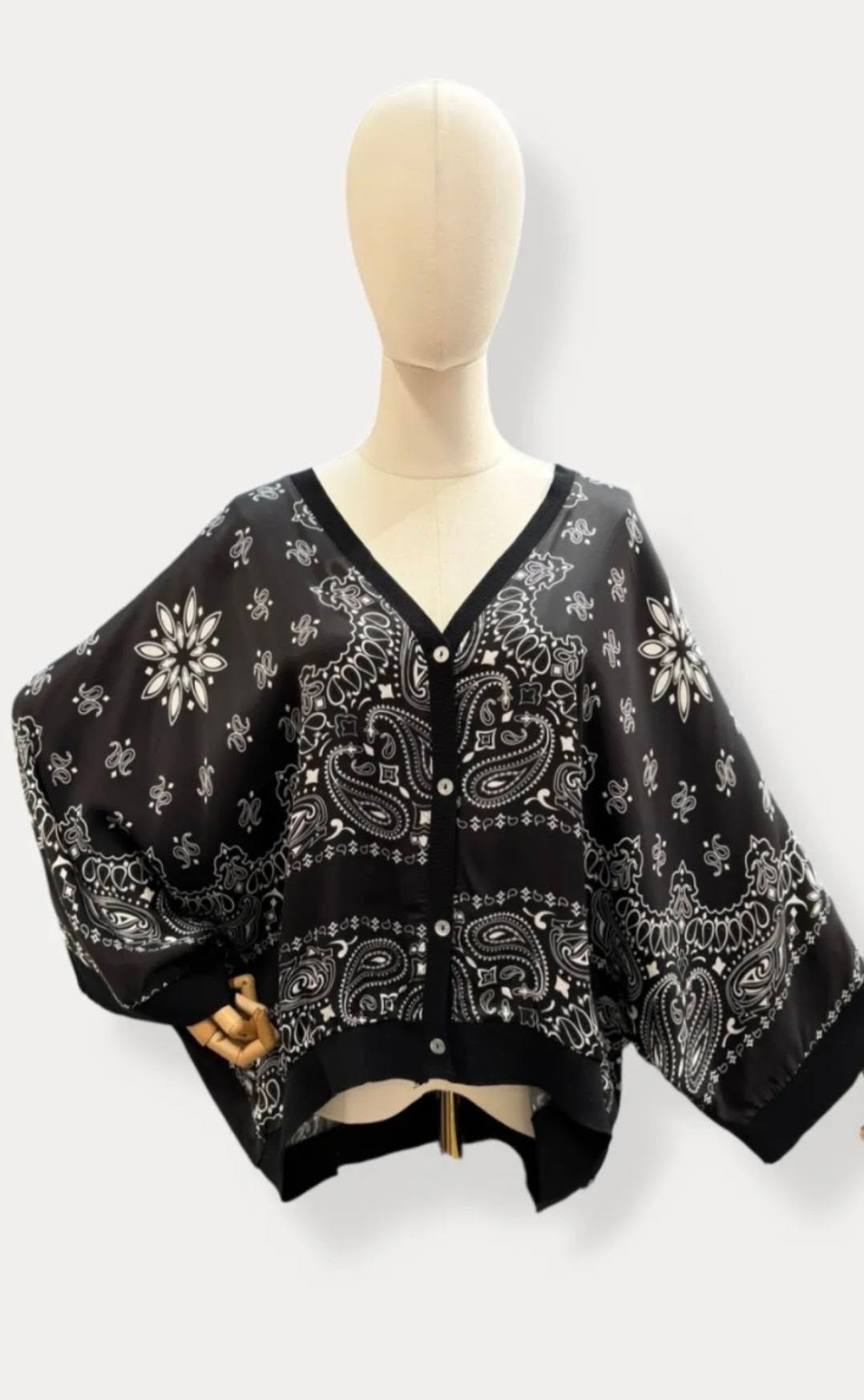 Gilet femme vert sauge à motif bandana paisley et manches amples