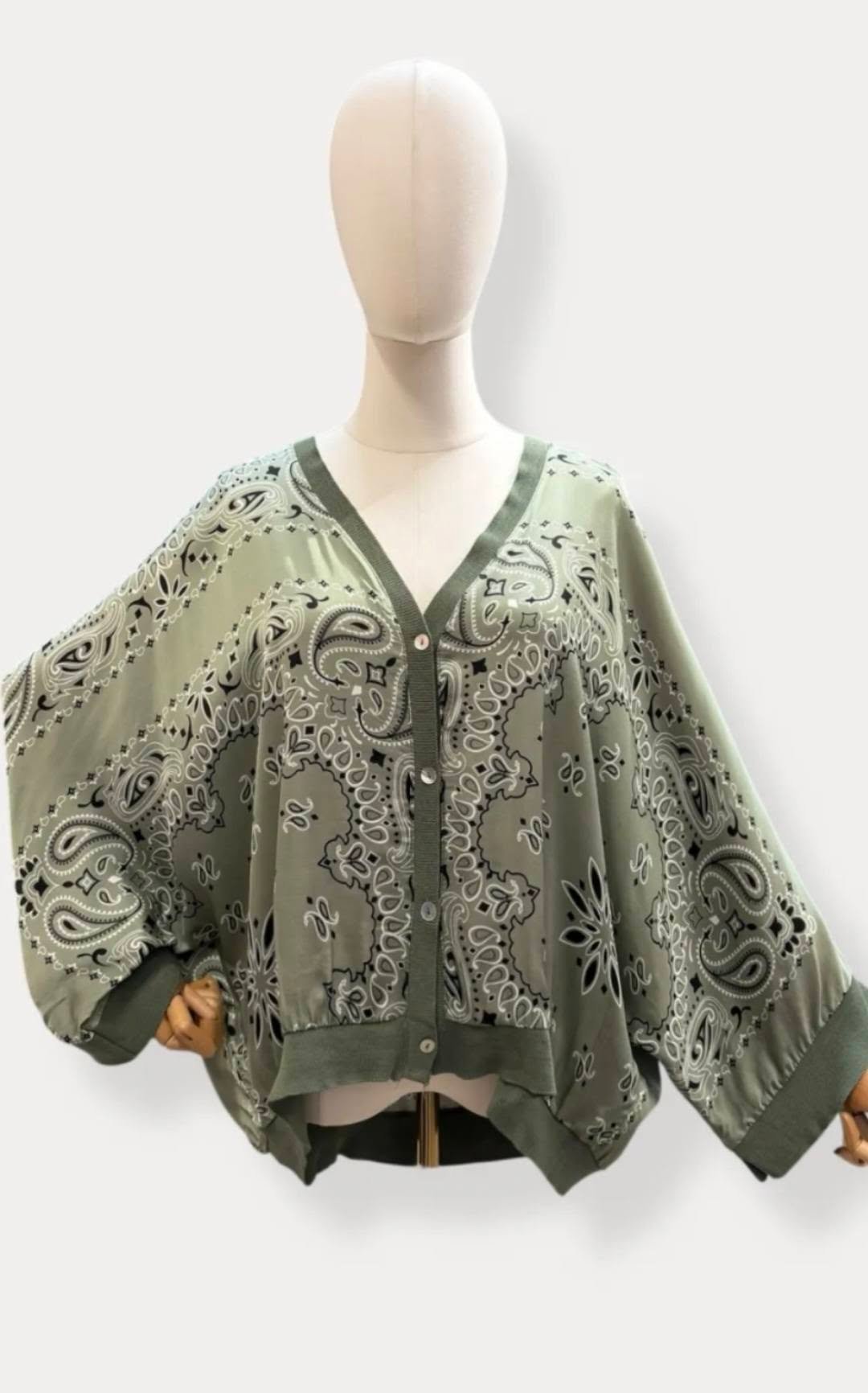 Gilet femme vert sauge à motif bandana paisley et manches amples
